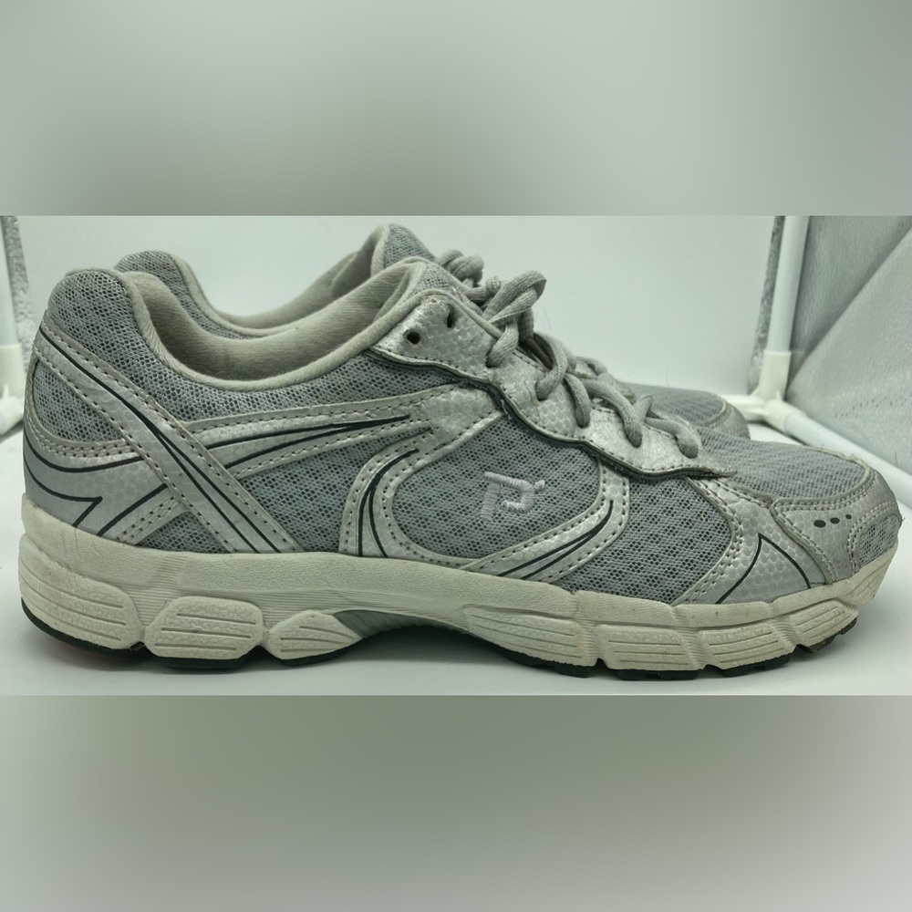 Propet women’s sneakers size 8.5